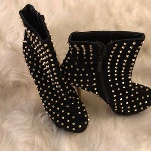Ankle boots